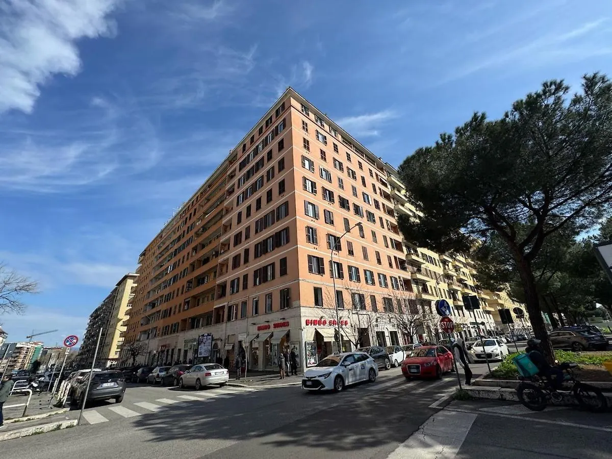 Urban Retreat Steps From The Metro Apartment Italy