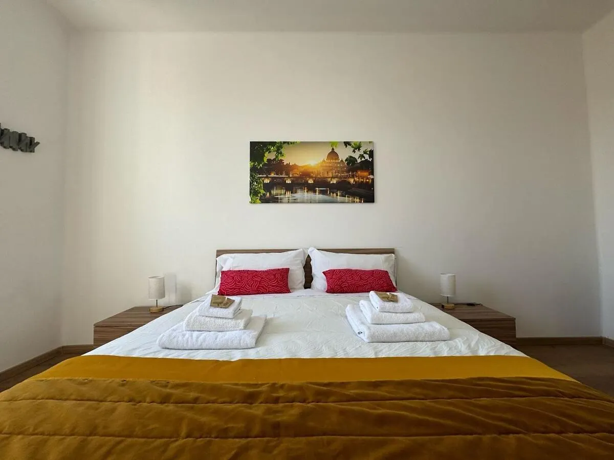 Urban Retreat Steps From The Metro Apartment